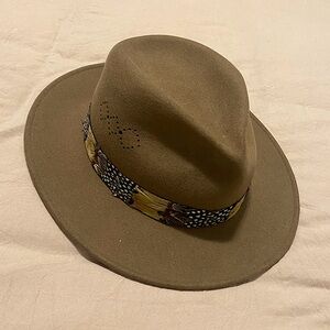 Vintage “Country Gentleman ‘Sahara” wool hat with feather detail, size Large